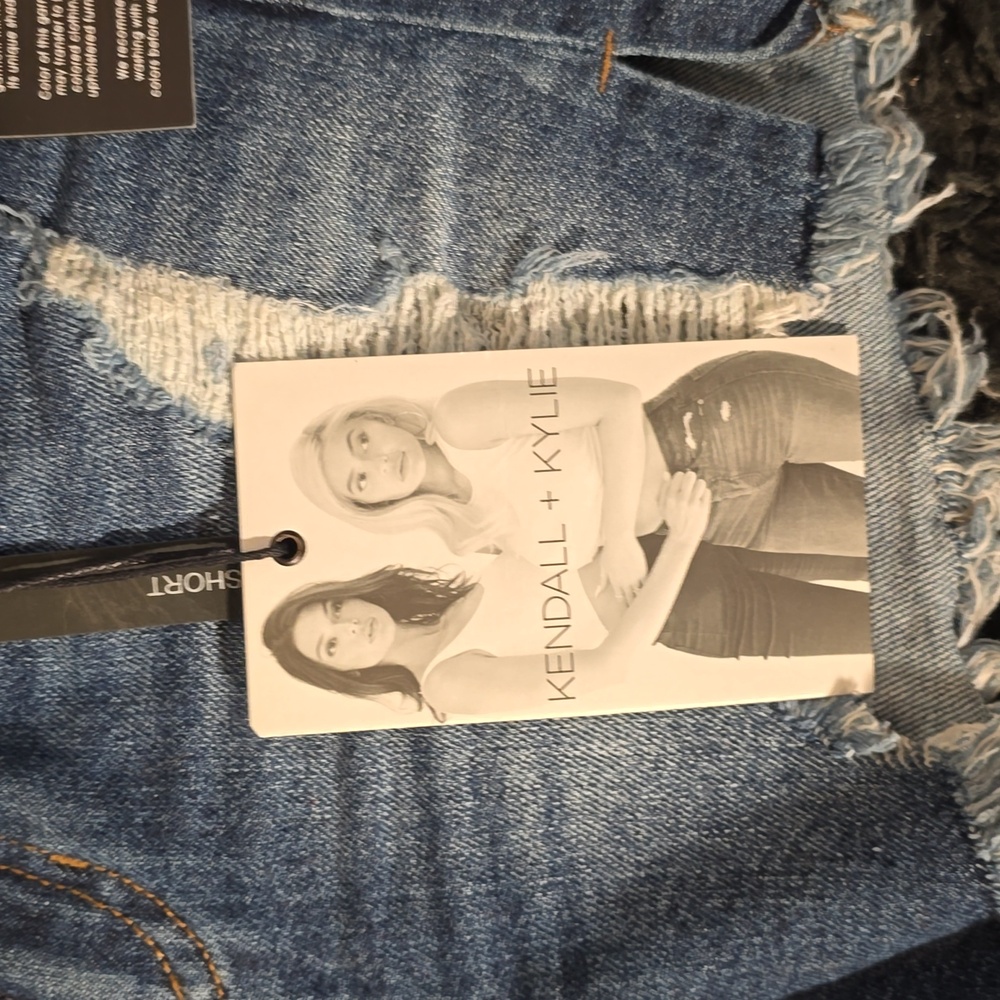 Kendall + Kylie shorts - Picture 4 of 9